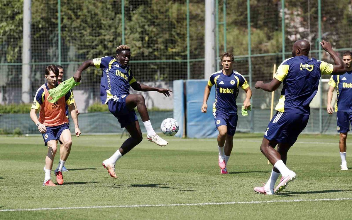 Fenerbahce Roma Maci Hazirliklarina Basladi 2 20212475 Amp