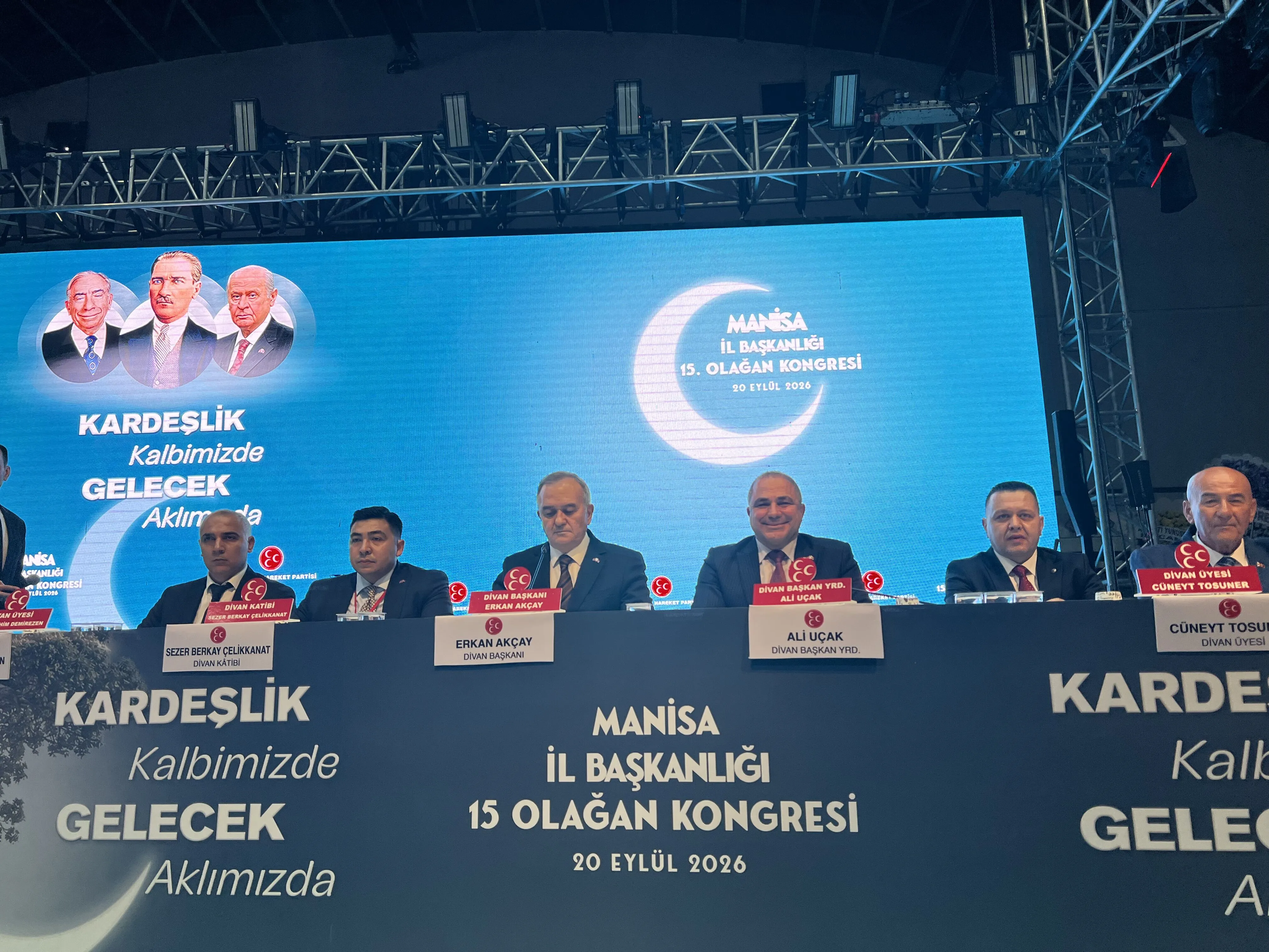 MHP Manisa’da Nurullah Savaş yeniden il başkanı