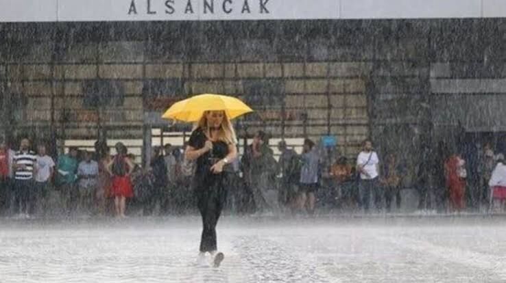İzmir’de sonbahar havası başlıyor: Yarın gök gürültülü, sağanak yağış var