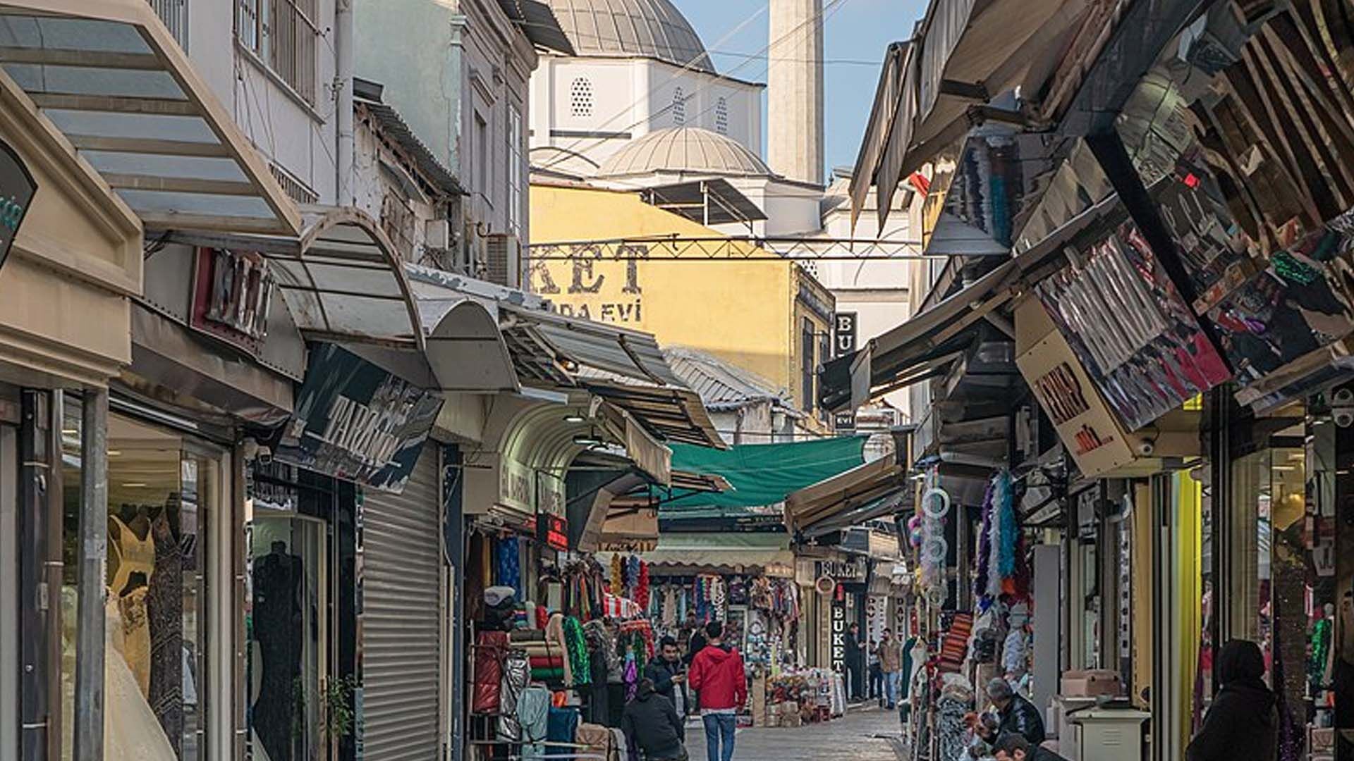 Izmirde Gezilecek Yerler Kemeralti Carsisi Saat Kulesi Kadifekale Ve Agora Harabeleri.