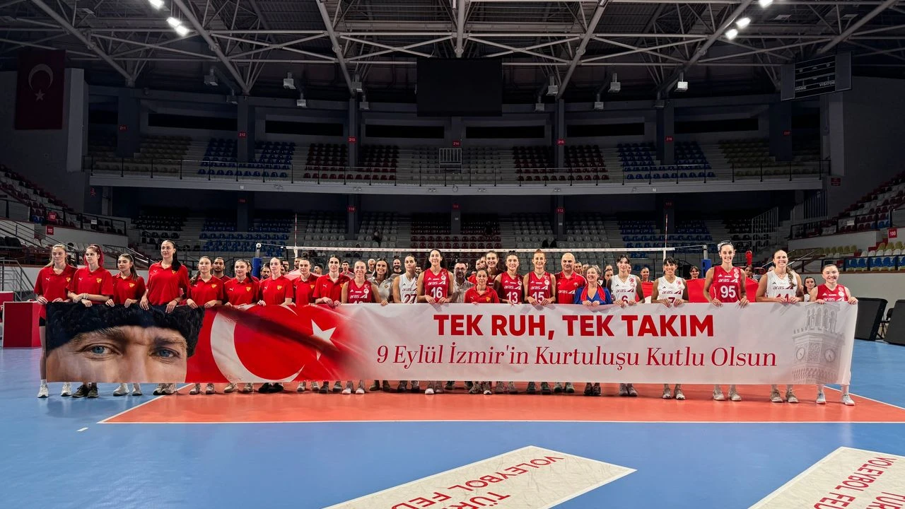 İzmir’in kurtuluşuna kadın voleybolculardan özel maç