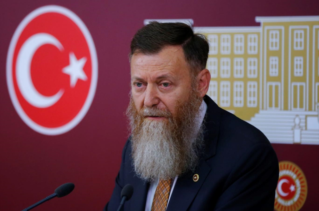 Aytuğ Atıcı CHP genel başkanlığına aday oldu