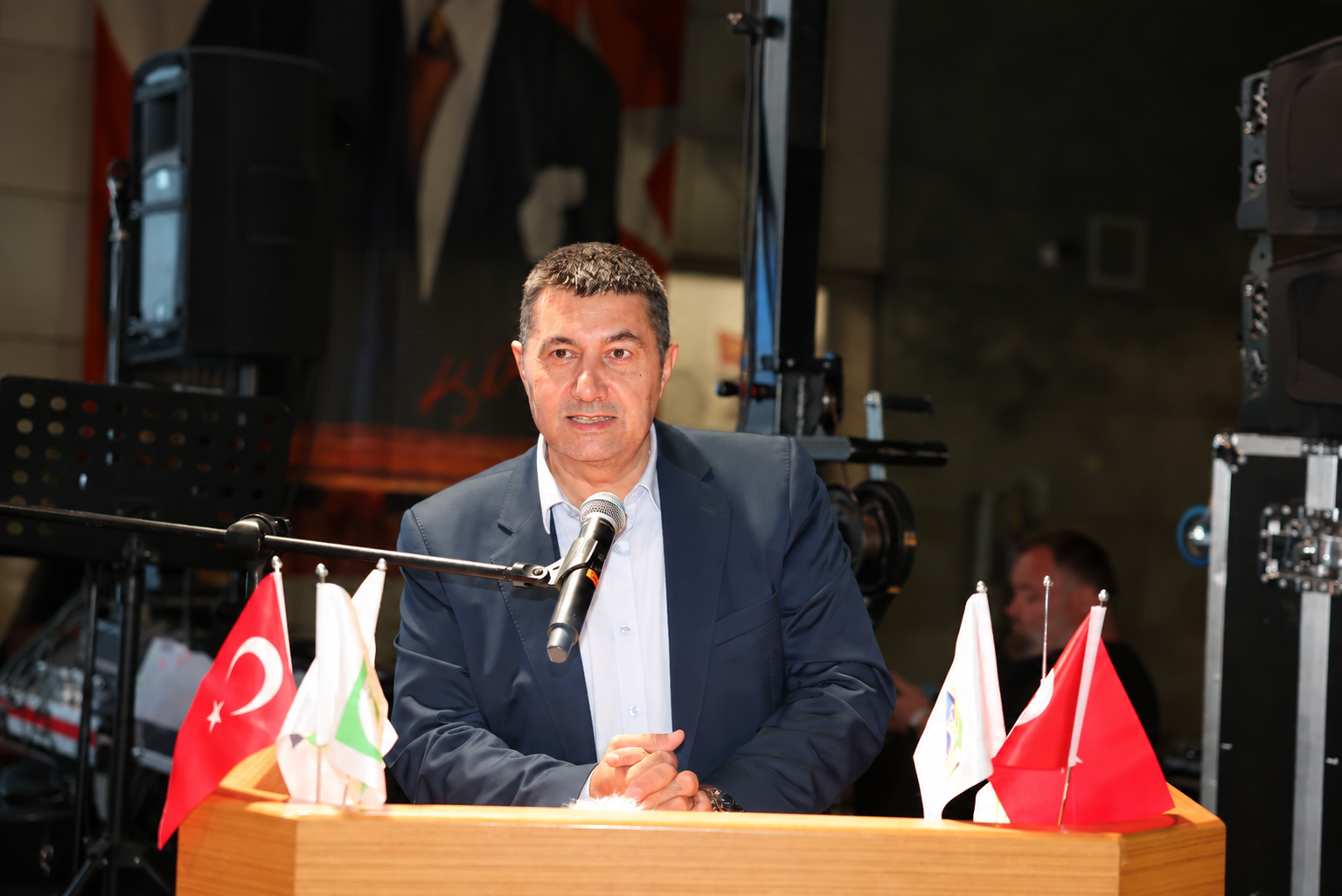 Kürsüde Konuşan Adam