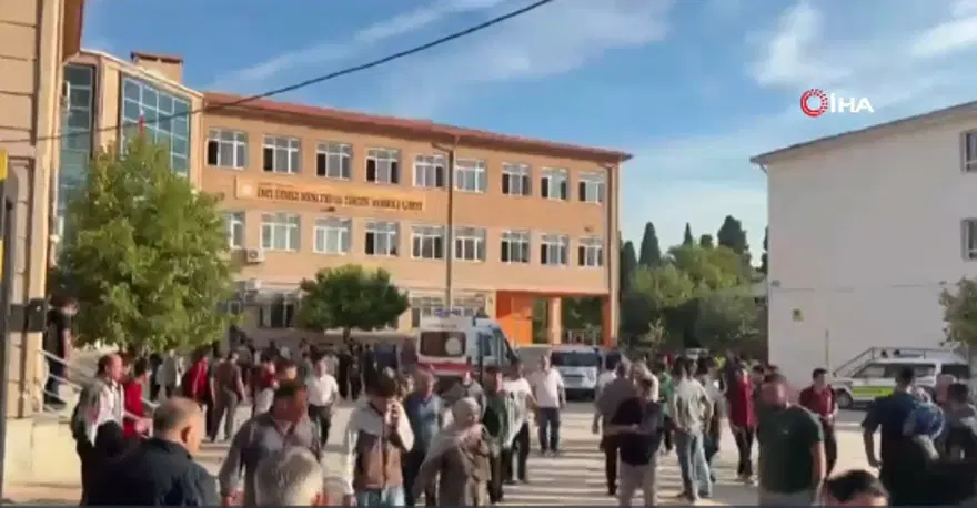 Sondakika: Manisa'da okula silahlı saldırı: Yaralı öğrenciler var