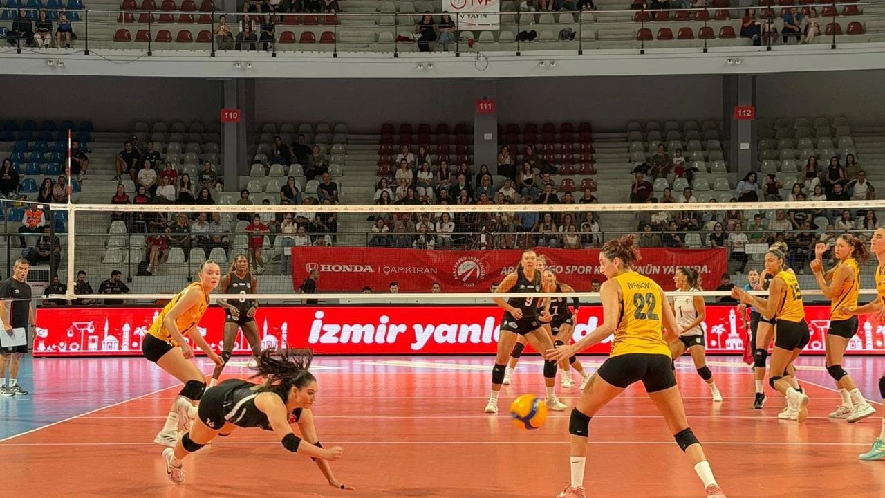 İzmir’de voleybol heyecanında kazanan VakıfBank
