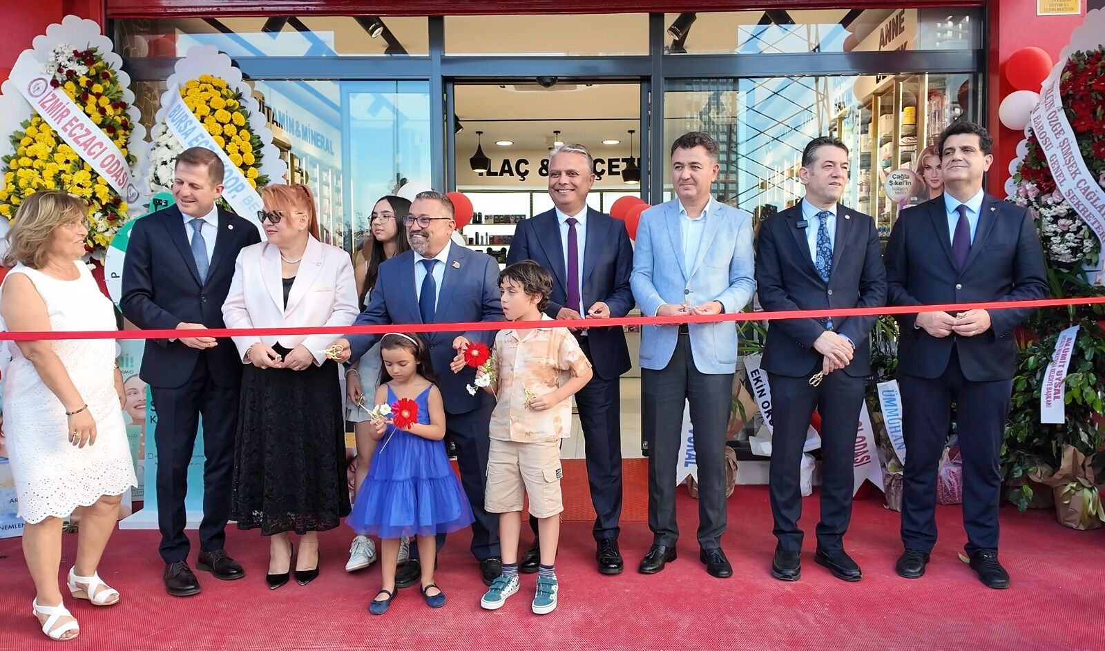 48 yıllık hasret sona erdi: Haydar Koçak 65 yaşında eczanesini açtı