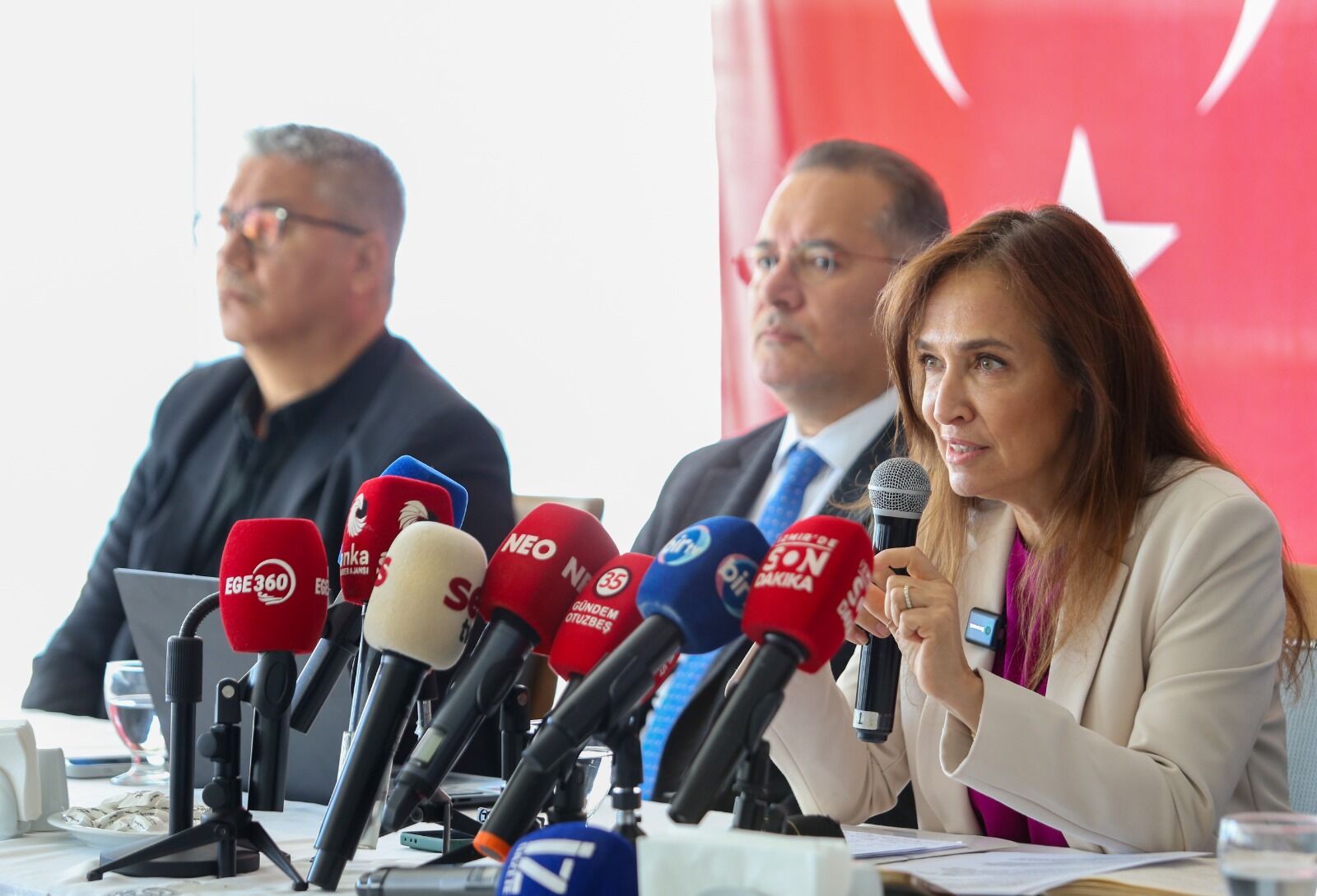 Ünsal’dan billboard açıklaması: “Ayrıcalık istemiyoruz”