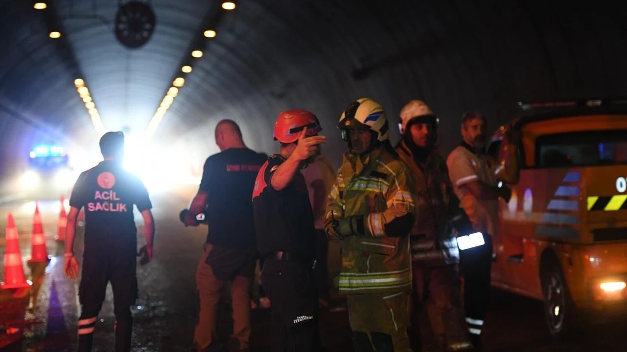İzmir’de Bayraklı Tünelleri’nde tır yangını
