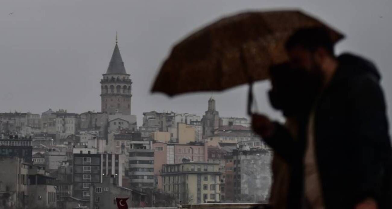 Sıcaklıklar sert düşüyor: Bazı iller için kuvvetli sağanak alarmı verildi
