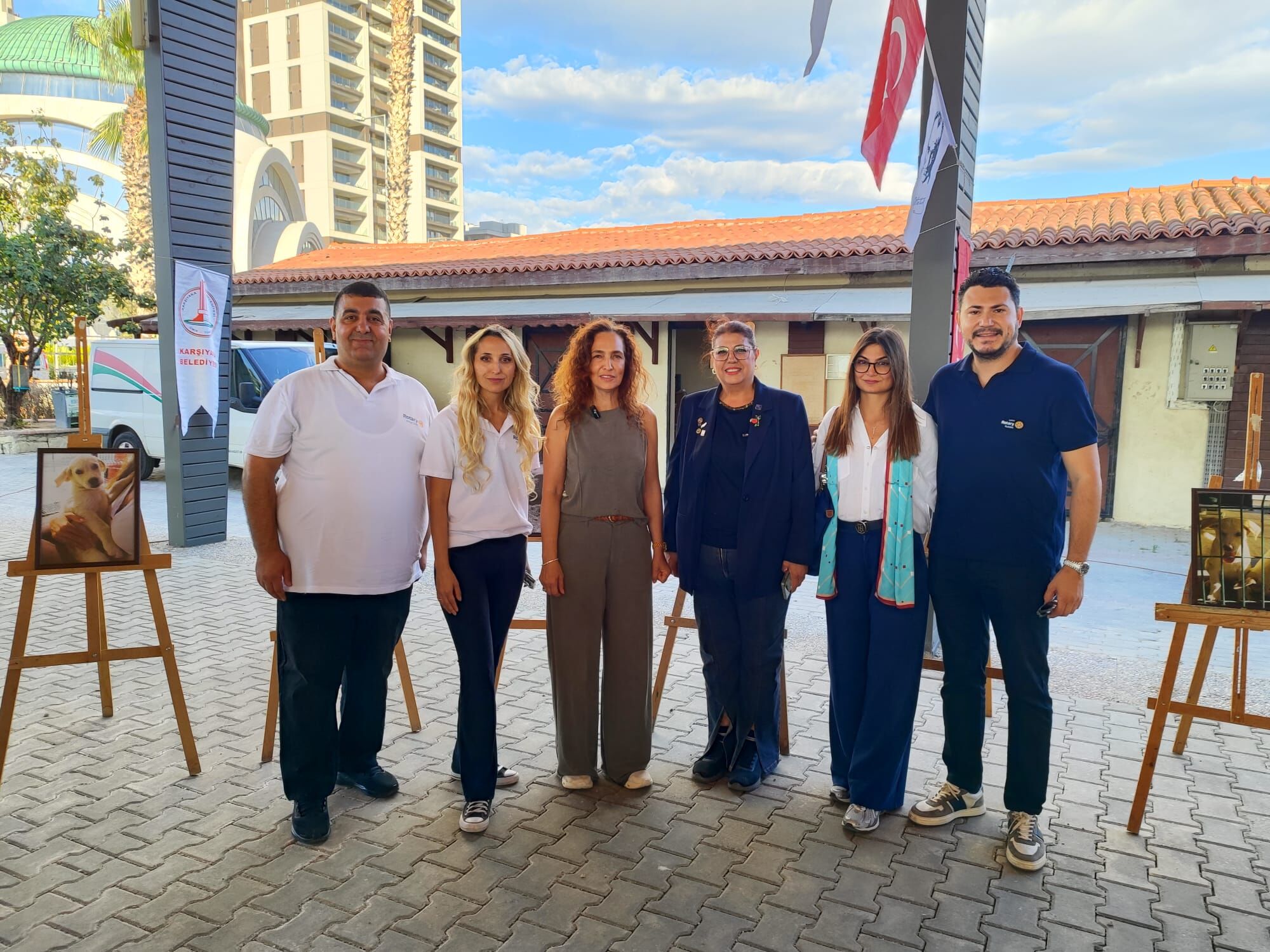 Karşıyaka'da sahipsiz hayvanlar için bir nota bir yuva