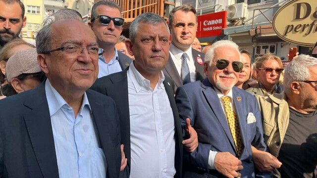 İzmir'de basın meslek örgütlerinden "Sansüre hayır, habere özgürlük" yürüyüşü: "Özgür basın yoksa toplum tutsaktır"