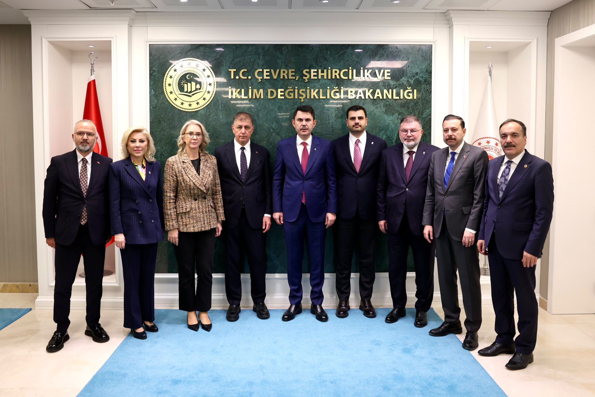 Bakanlar Kurum ve Uraloğlu, İzmir Büyükşehir Belediye Başkanı Tugay ve beraberindeki heyetle görüştü