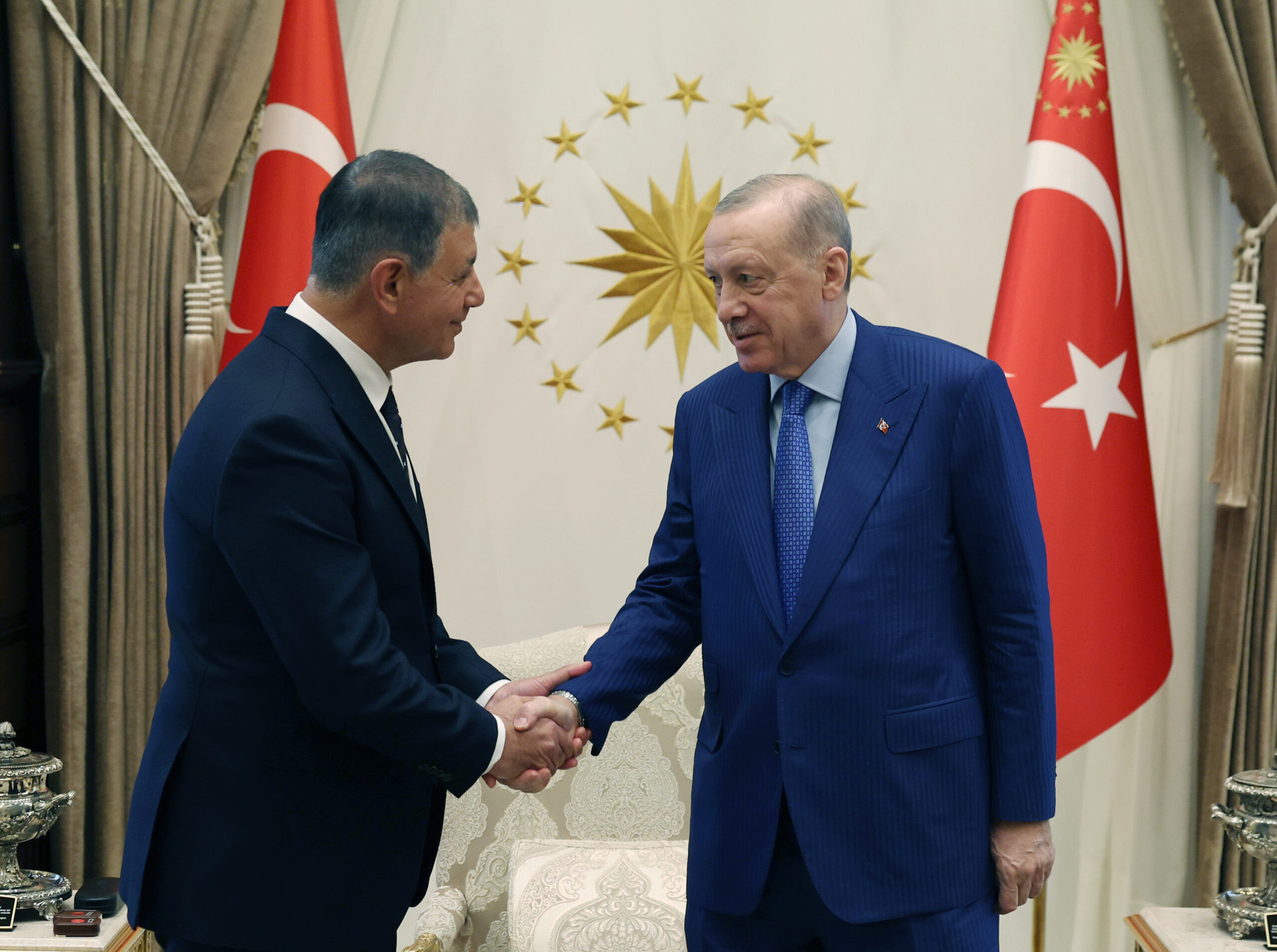 Başkan Cemil Tugay'dan Ak Parti'ye geçiş mesajı mı geldi?