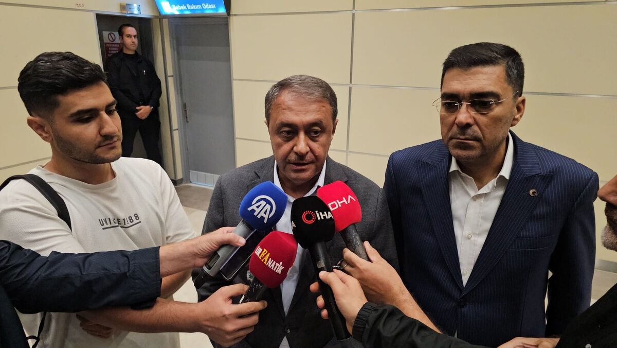 AJet uçağında patlayıcı çıkmadı, hava trafiği açıldı