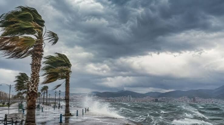 İzmir’de fırtına uyarısı: 12 ilçeye dikkat
