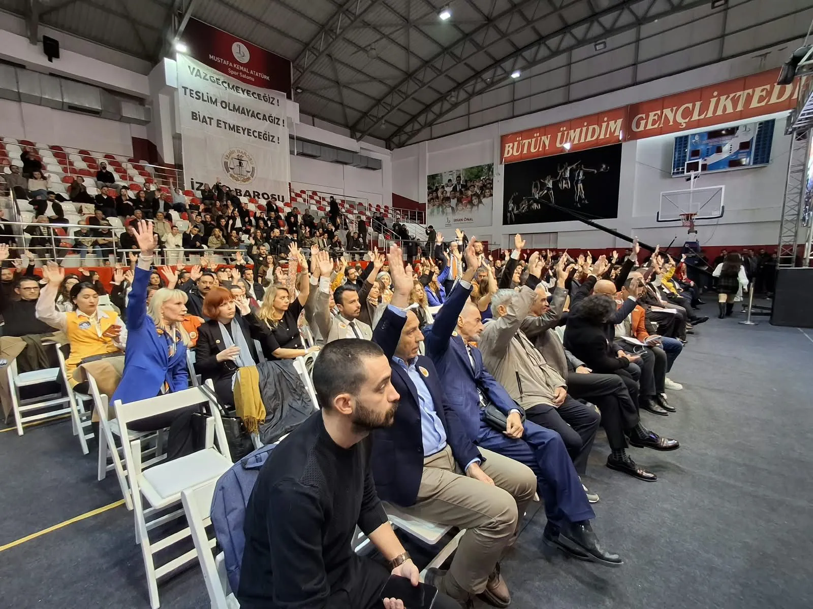 İzmir Barosu’nda genel kurul maratonu başladı! Başkan Sefa Yılmaz dönemi sona eriyor