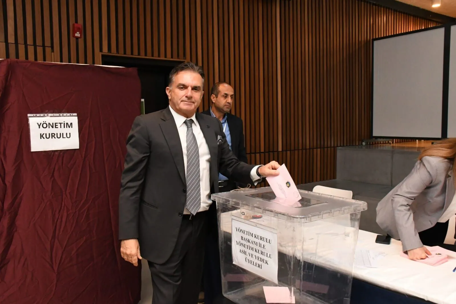 İzmir Ticaret Borsası’nda oy verme işlemi başladı