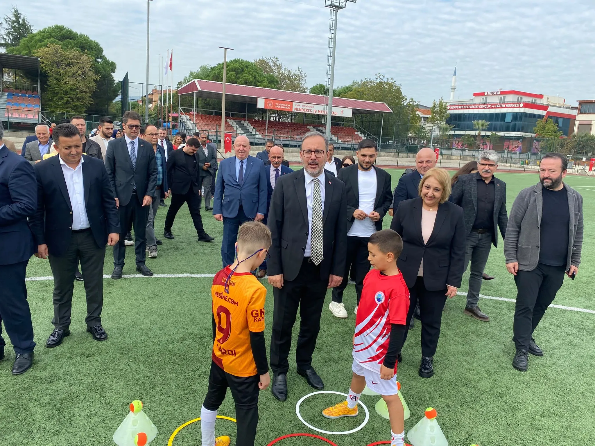 Kasapoğlu Menderes'teki yatırımları inceledi