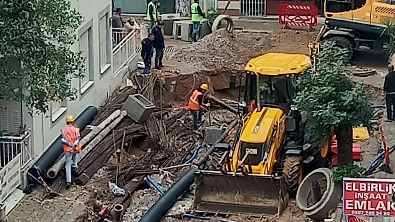 İzmir’de sağanak sonrası altyapı çöktü, evleri su bastı